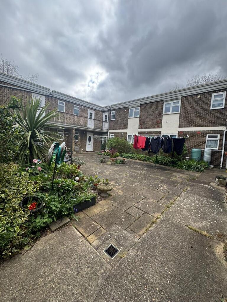 Apartment in Rochester - View 3