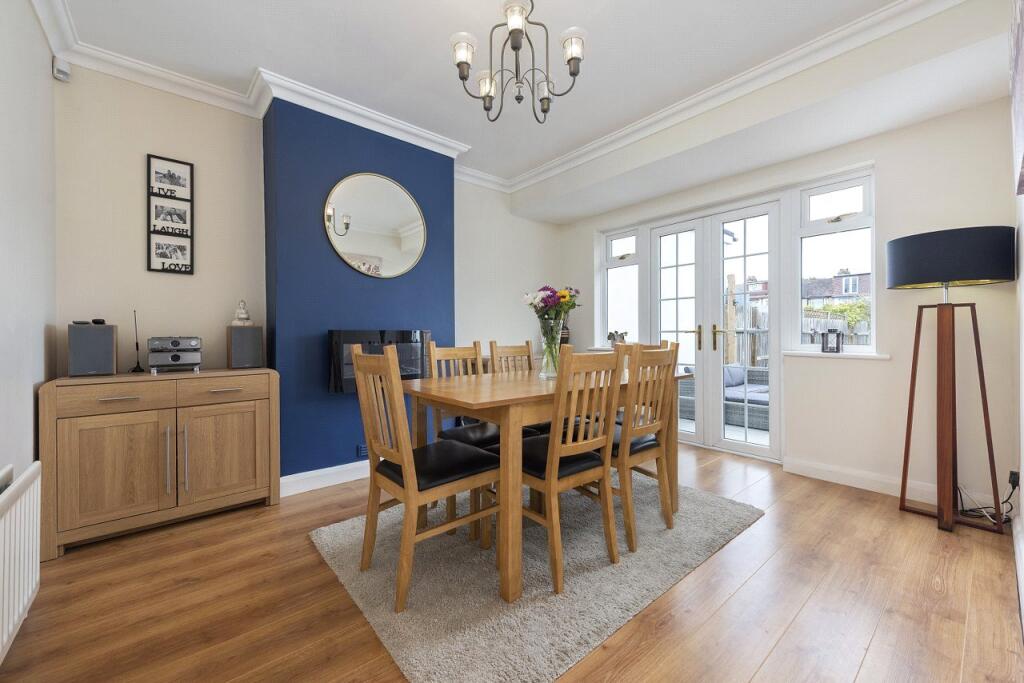 House in Sutton - More