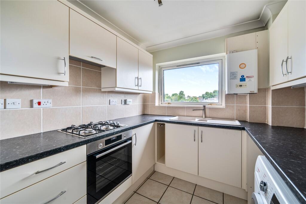 Avenue Elmers, Surbiton, KT6 photo 3
