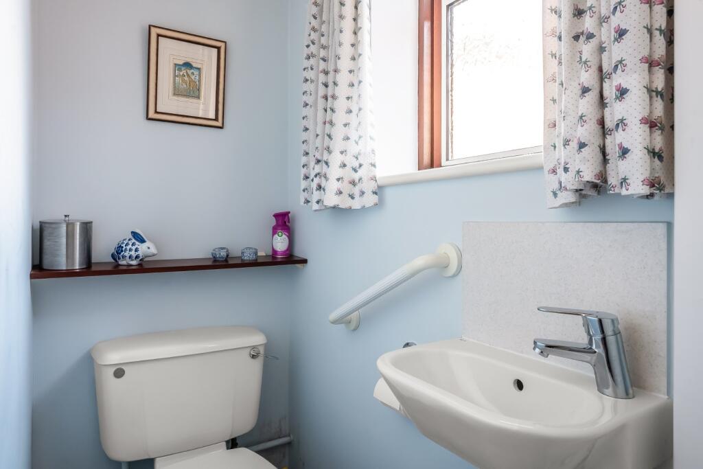 Charlock Way, Burpham, Guildford, Surrey, GU1 photo 4