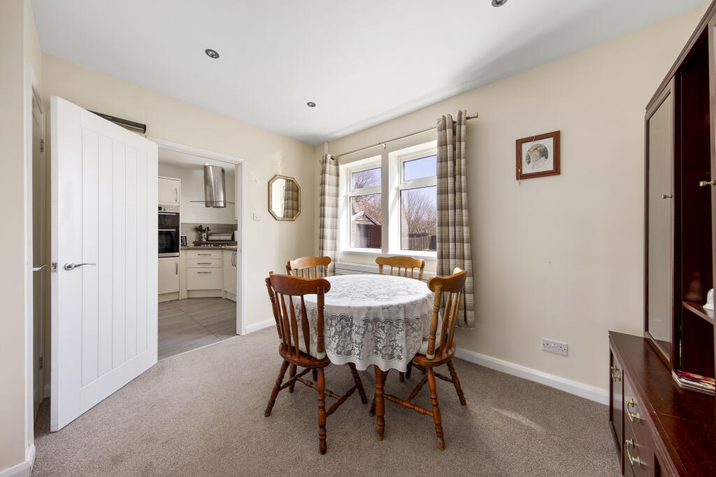 57 Adlington Avenue, Wingerworth, Chesterfield, Derbyshire S42 6NQ photo 4