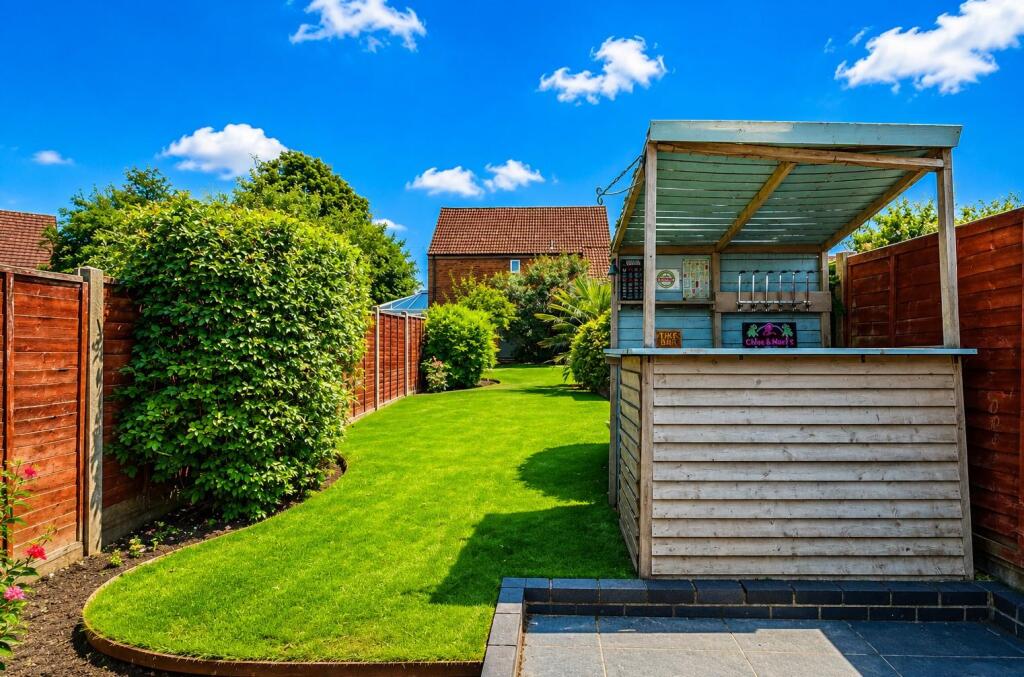 House in Basingstoke and Deane, Buckskin - View 4