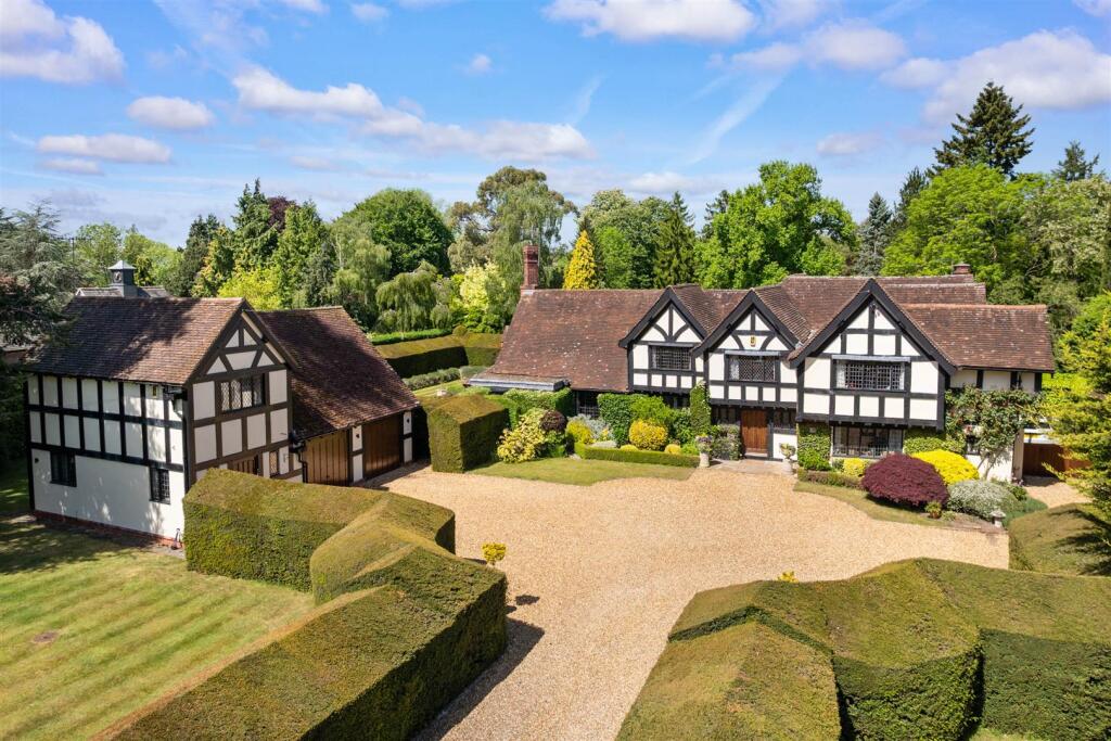 Main image of property: Tiddington Road, Stratford-Upon-Avon