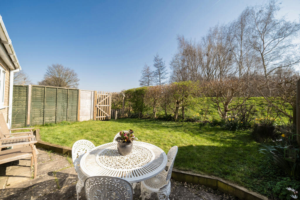 House in Cheltenham, Beeches, Charlton Kings - More