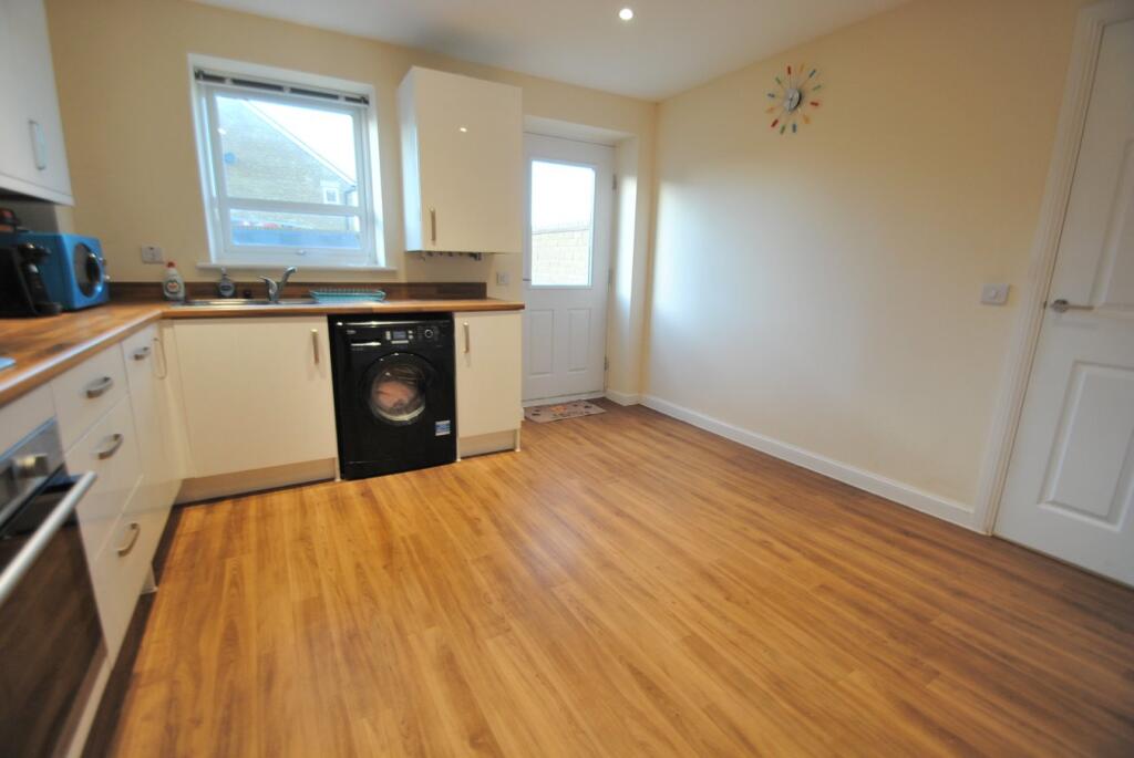 Bramley Close, Bishops Cleeve, Cheltenham, GL52 photo 4