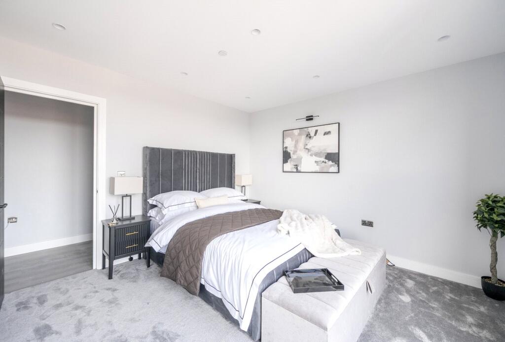 Apartment in Sutton - More