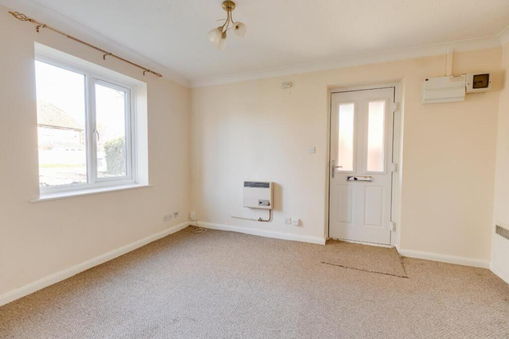 House in Northampton, Lings - More