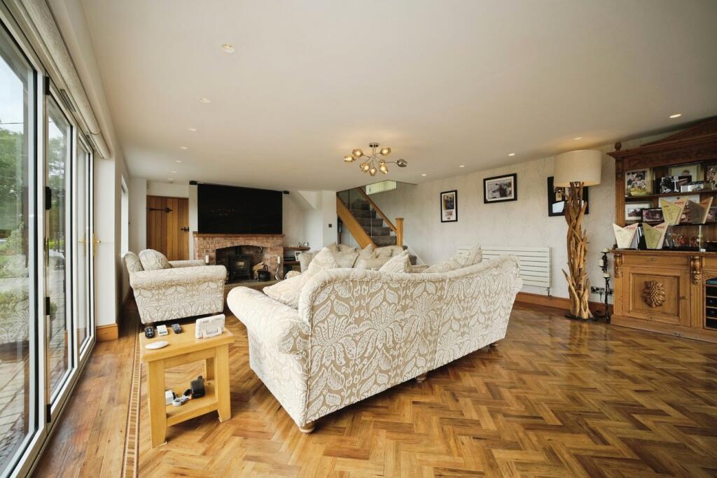 House in Stoke-on-Trent, Baddeley Edge - View 4