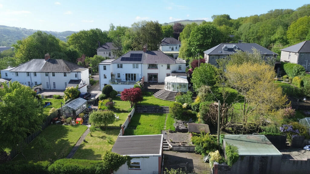 Park Lane, Ystrad Mynach photo 2
