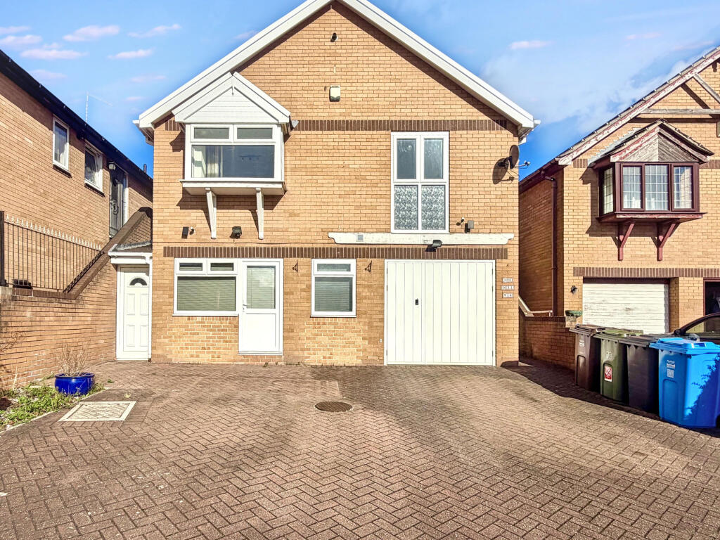 2-bed detached on Stoneacre Avenue, Sheffield, Sheffield, S12 4NT, £230,000