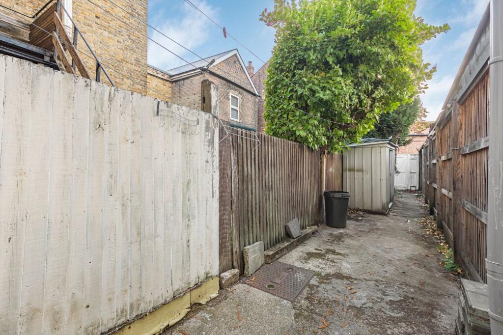 Apartment in London - View 5