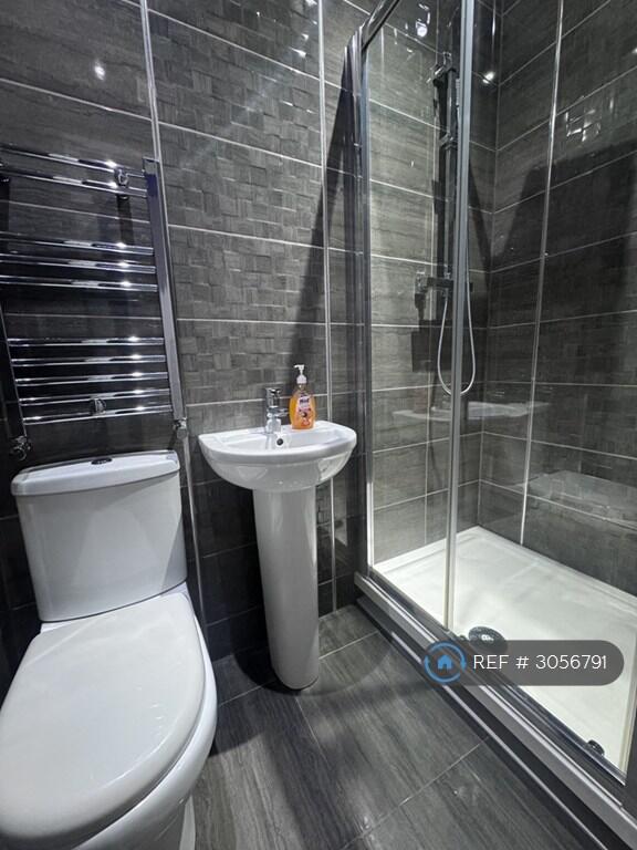 6 bedroom detached house for rent
