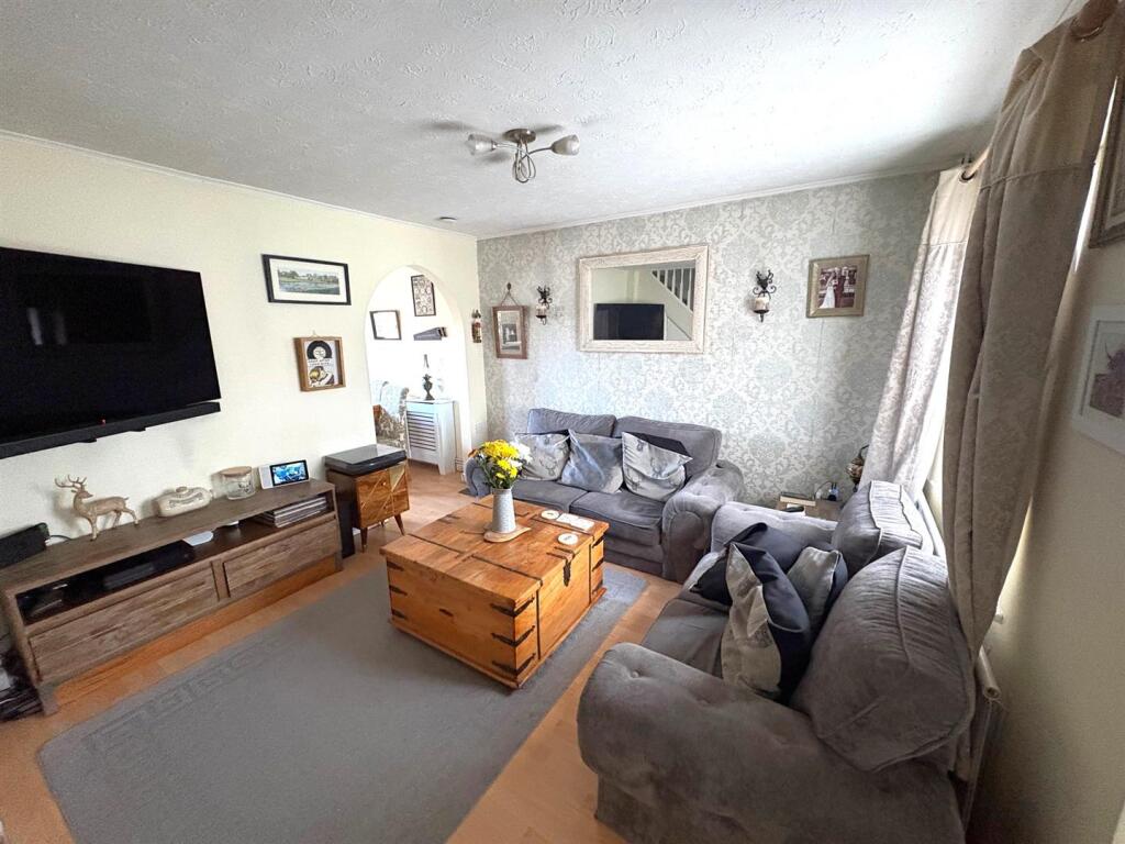 Alveston Close, Westlea, Swindon photo 2