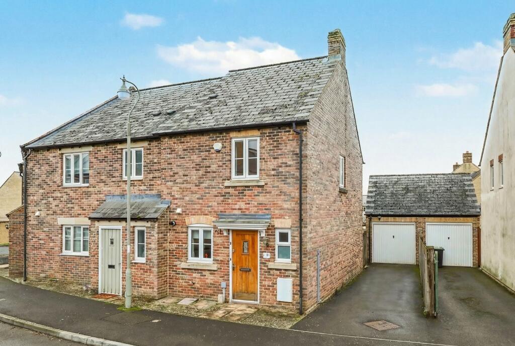 Main image of property: Appleford Drive, Carterton, Oxfordshire