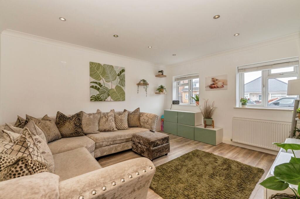 House in Southend-on-Sea - More