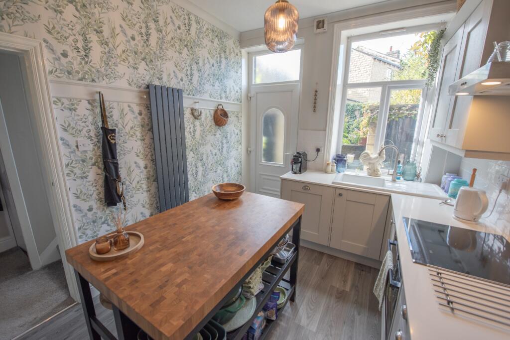 House in Bradford, Steeton with Eastburn - More