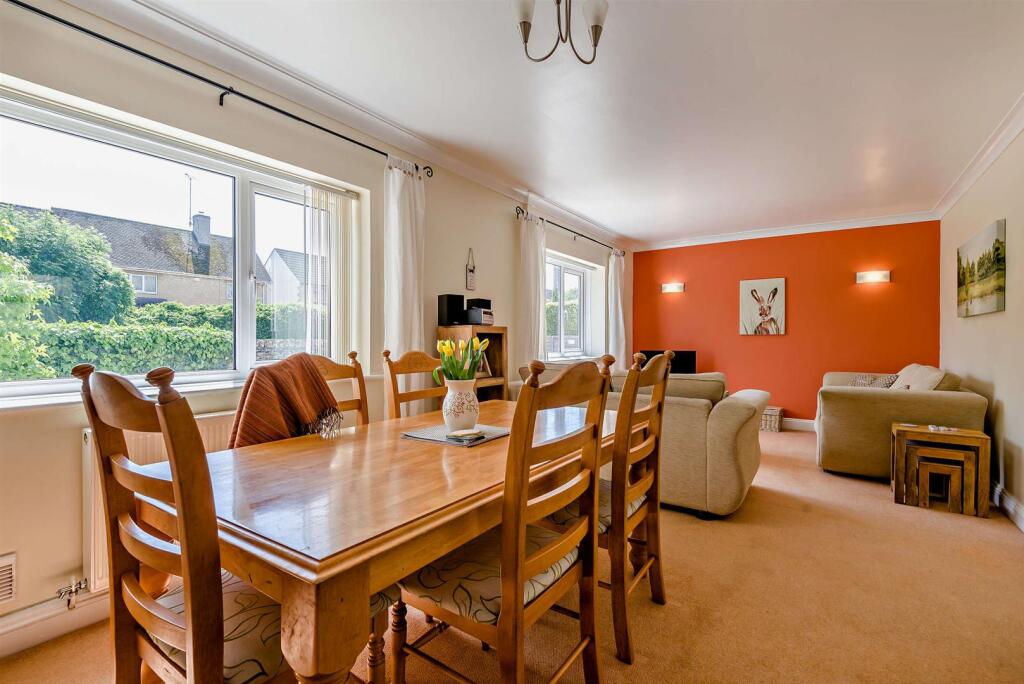 House in Cotswold, Siddington - More
