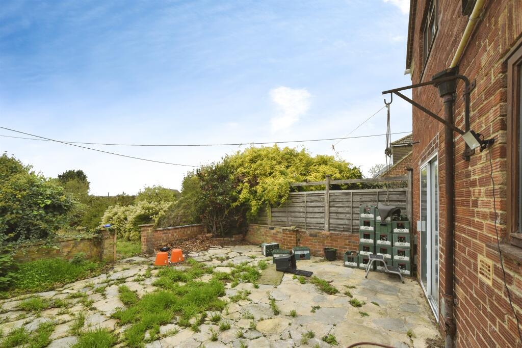 House in Swindon, Inglesham - More