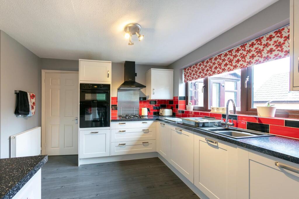 House in Dudley, Wrens Nest, Woodsetton - More