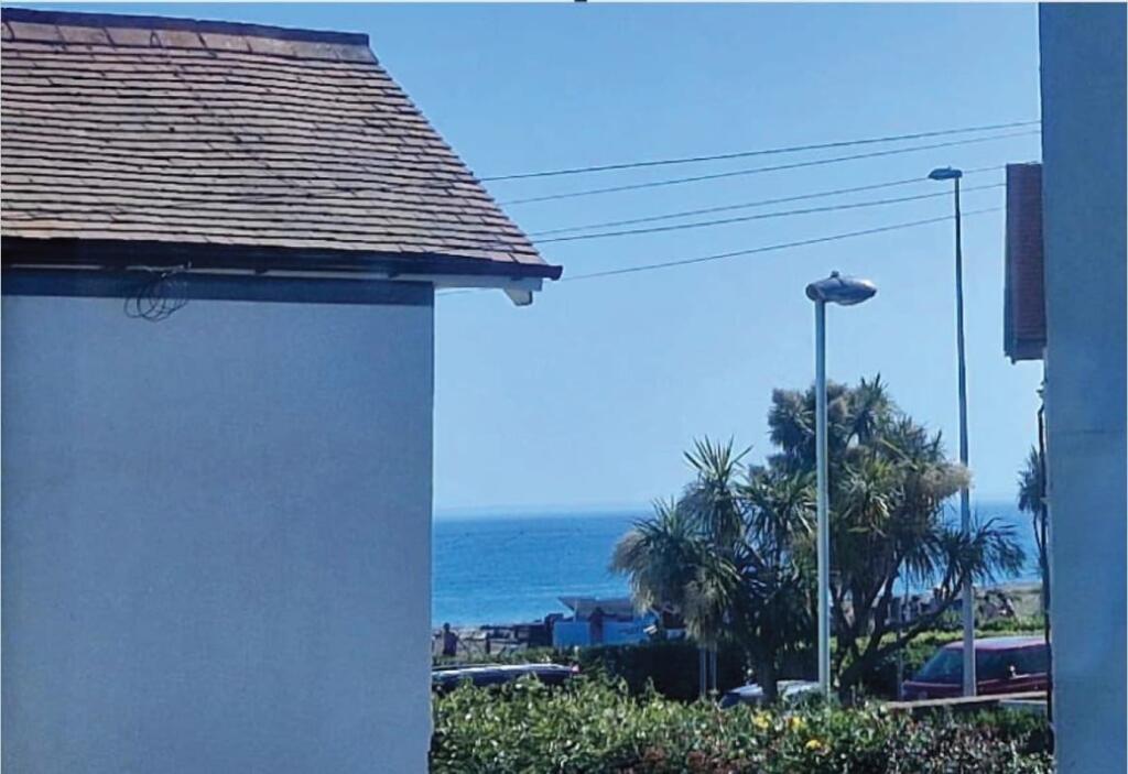 Apartment in Worthing, West Sussex - More