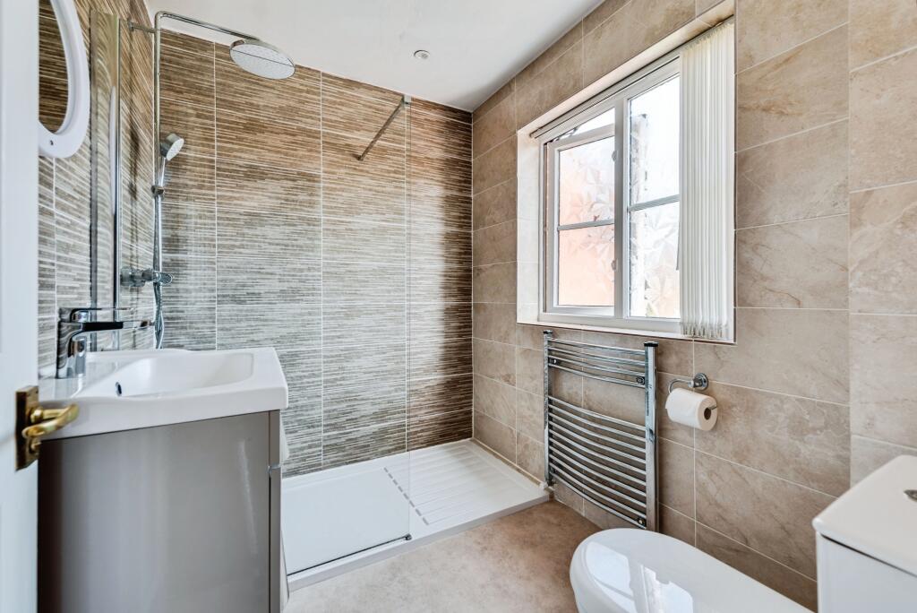 House in Swindon, Haydon Wick - View 4