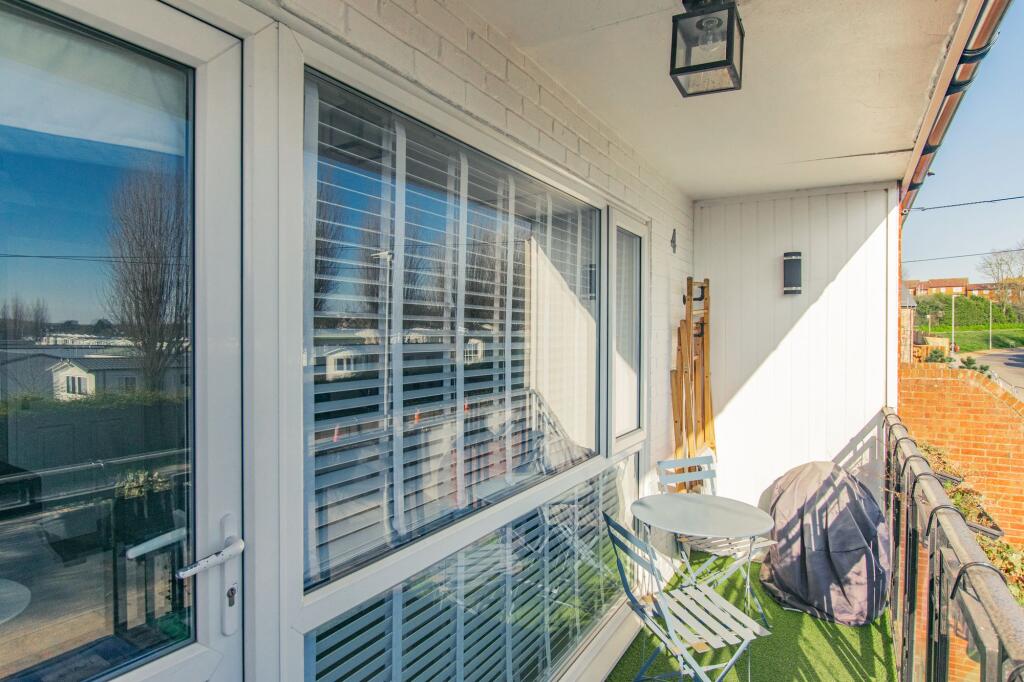 Modern Apartment with Private Balcony in Hunstanton photo 2