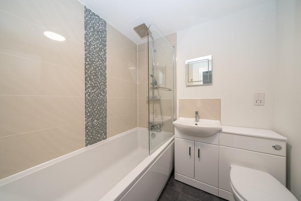 13 HEATHFIELD CLOSE photo 4
