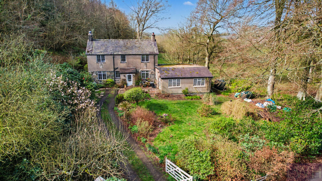 Main image of property: Lodge Isaf, Ceidio