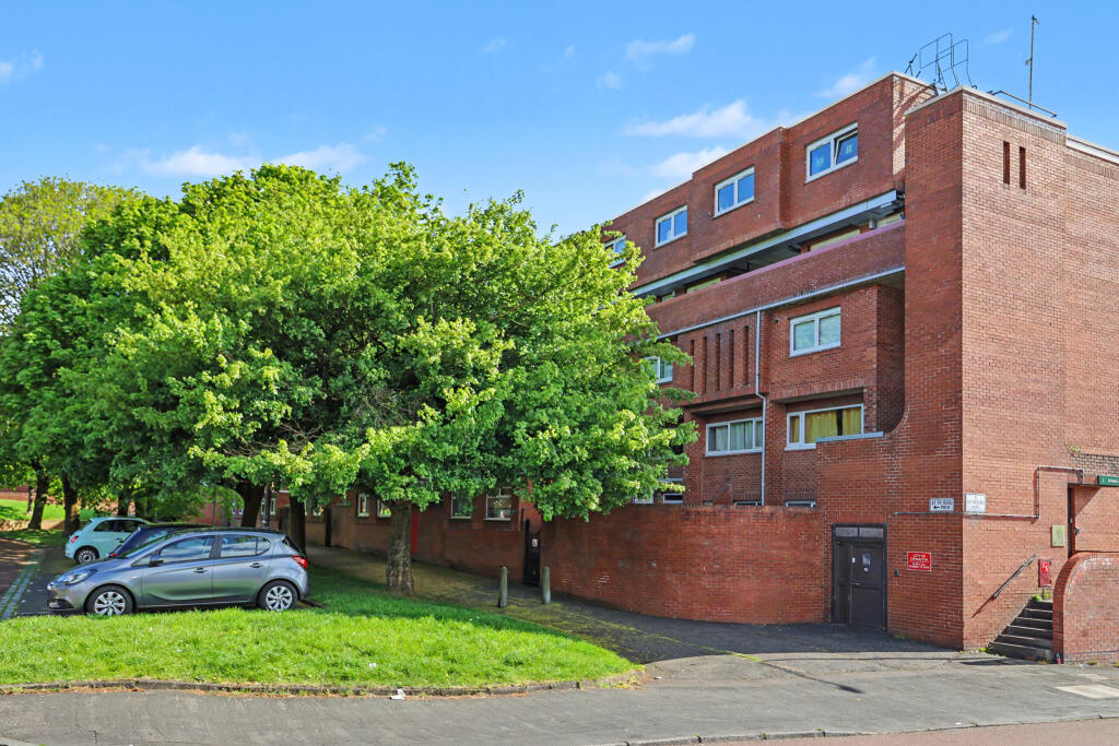 Main image of property: Flat 8 2 St Peters Path, Woodside, Glasgow, G4