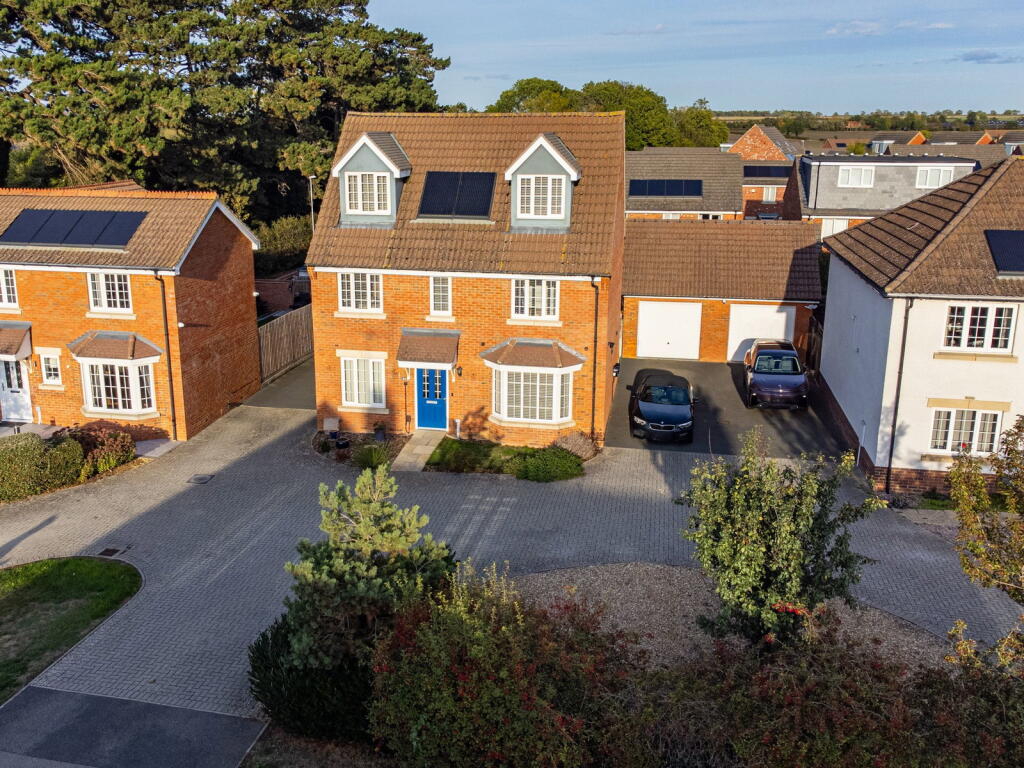 Main image of property: Chelveston Road, Raunds, NN9 6GQ