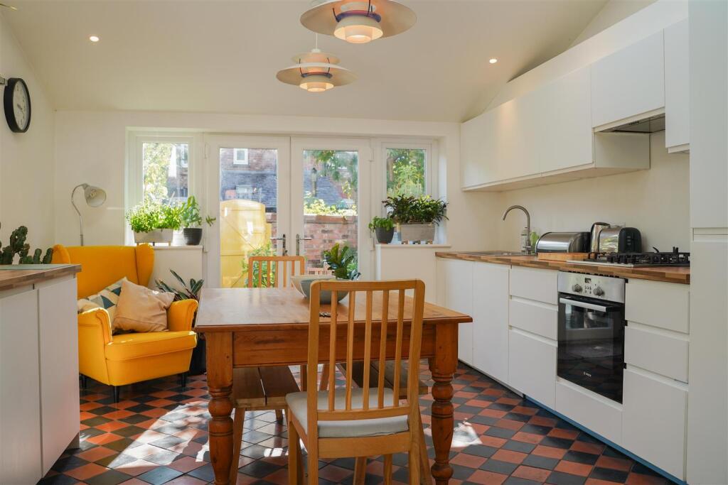 House in Manchester, Chorlton-cum-Hardy - View 3