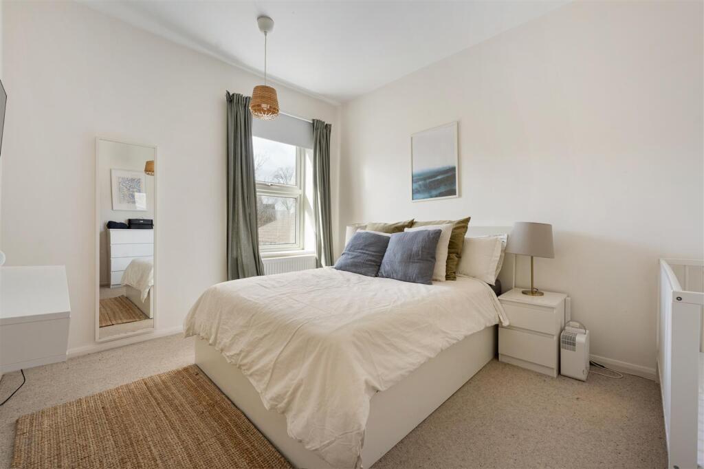 Apartment in London, Leytonstone - View 5