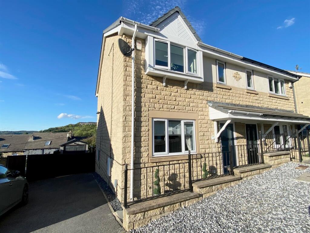 Main image of property: Kilburn Close, Almondbury, Huddersfield