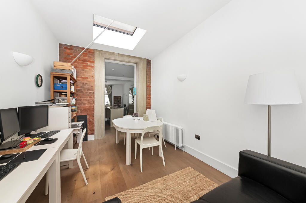 House in London - View 5