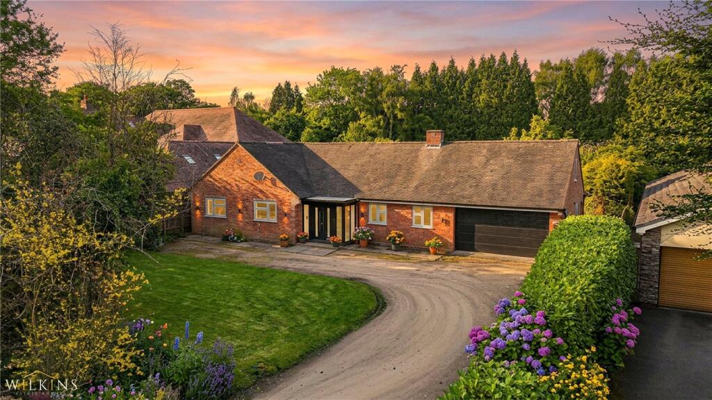 Main image of property: Endwood Drive, Sutton Coldfield, Staffordshire, B74