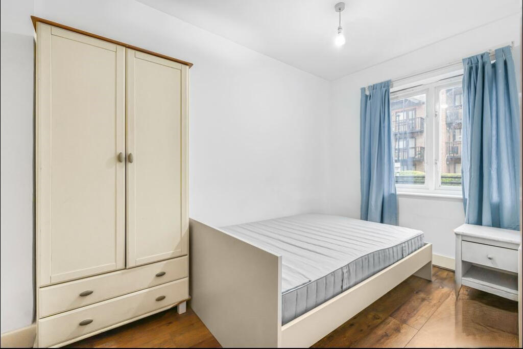 5 bedroom terraced house for rent