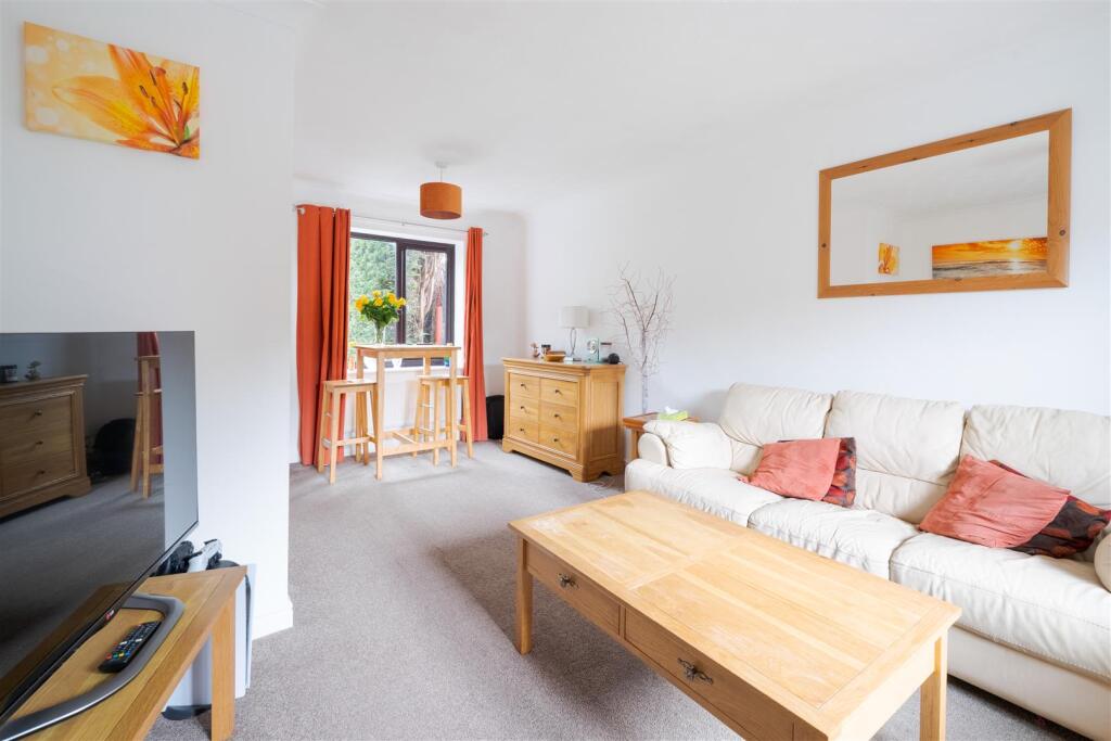 House in Derbyshire Dales, Matlock Town - View 2