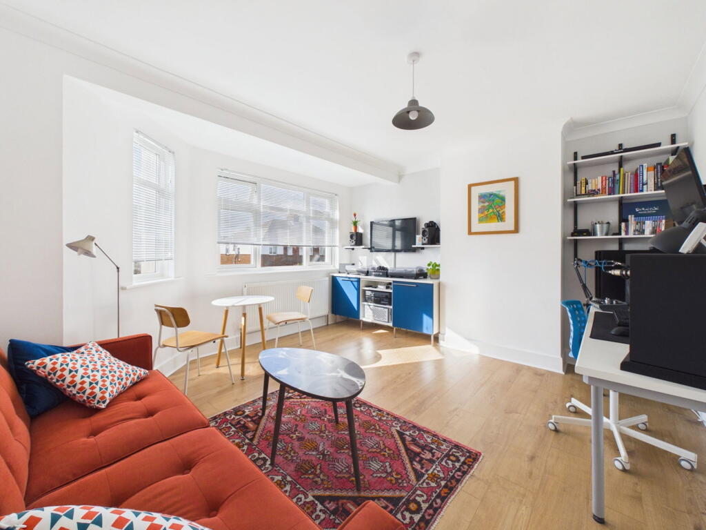 Apartment in Worthing, Broadwater - View 3