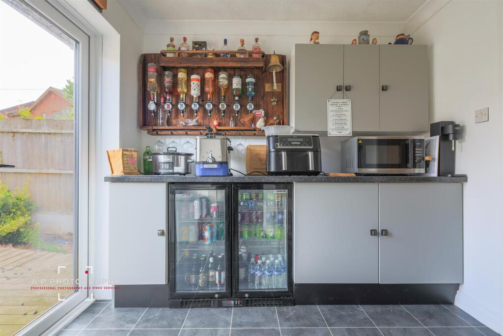 House in Stoke-on-Trent - More
