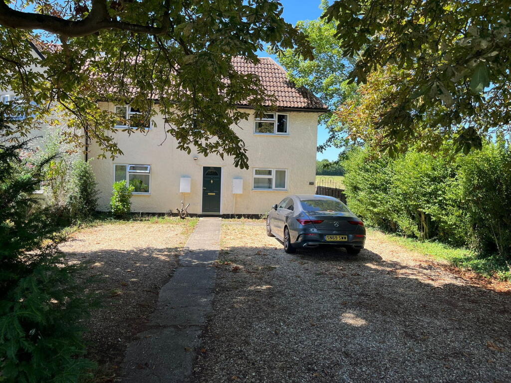 1-bed flat on St. Ives Road, Hemingford Grey, Huntingdon, PE28 9DU, £190,000