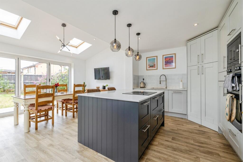 House in North Kesteven, Metheringham - More