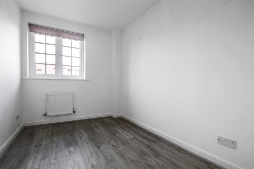 Apartment in Dartford - View 5
