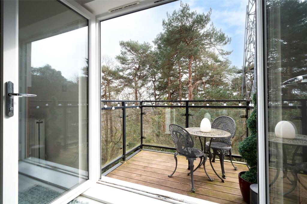 Apartment in Reading - View 4