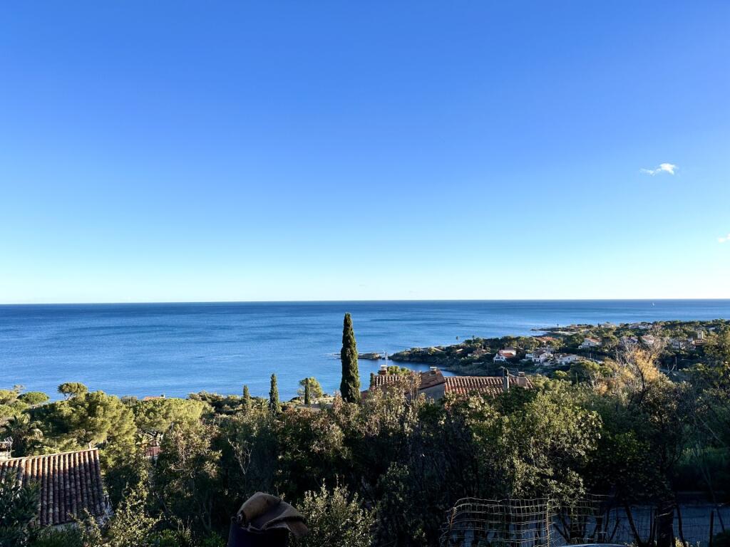 Main image of property: 83380 les-issambres