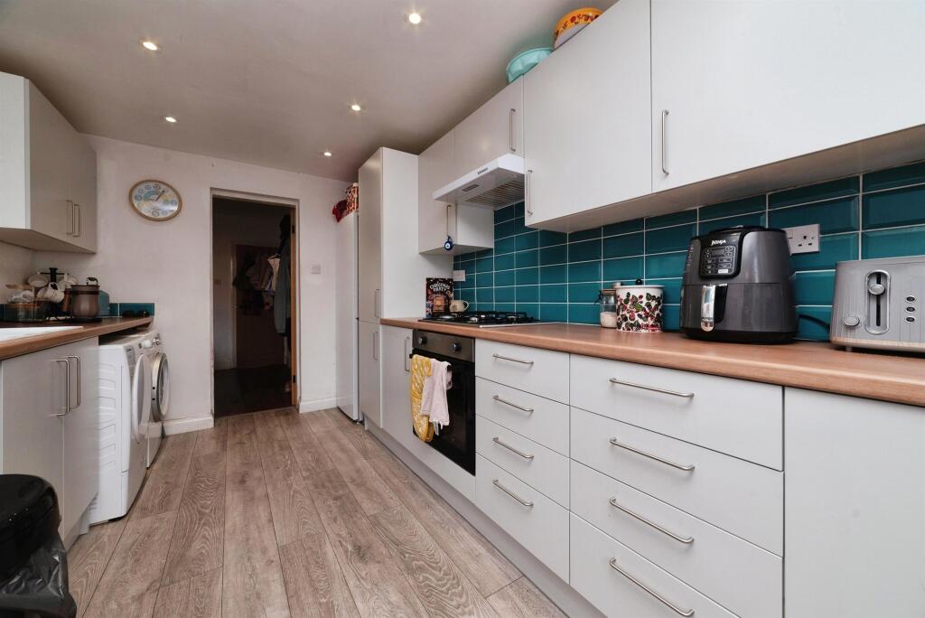 House in Hull - View 4
