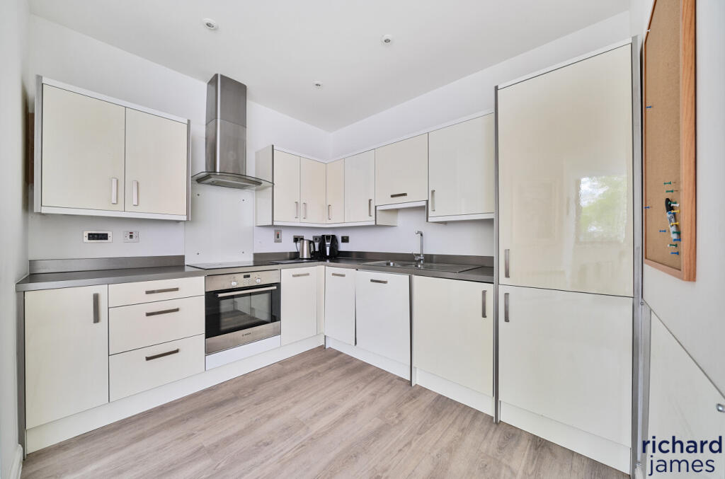 Avebury House, Westlea, Swindon, SN5 photo 2