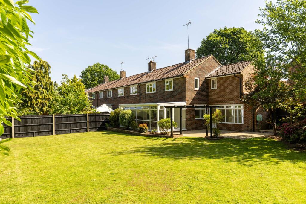 Clive Way, Crawley, RH10 photo 3