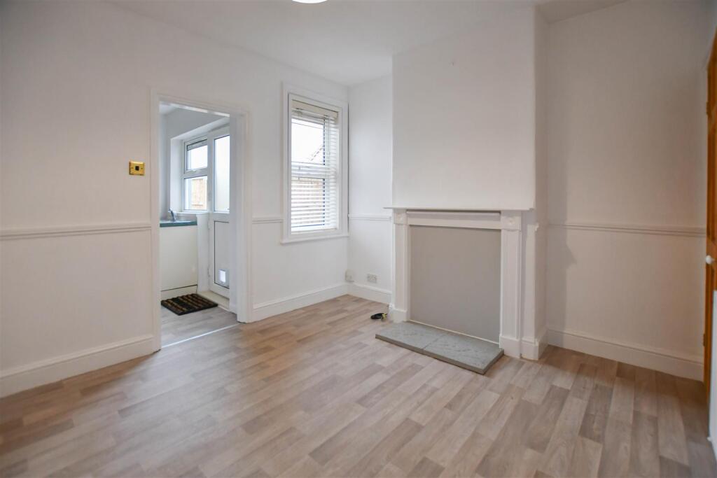 House in West Suffolk, Newmarket - More