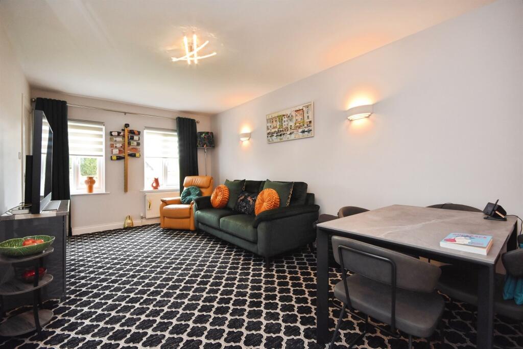 Tapestry Court, Earls Colne, COLCHESTER photo 2