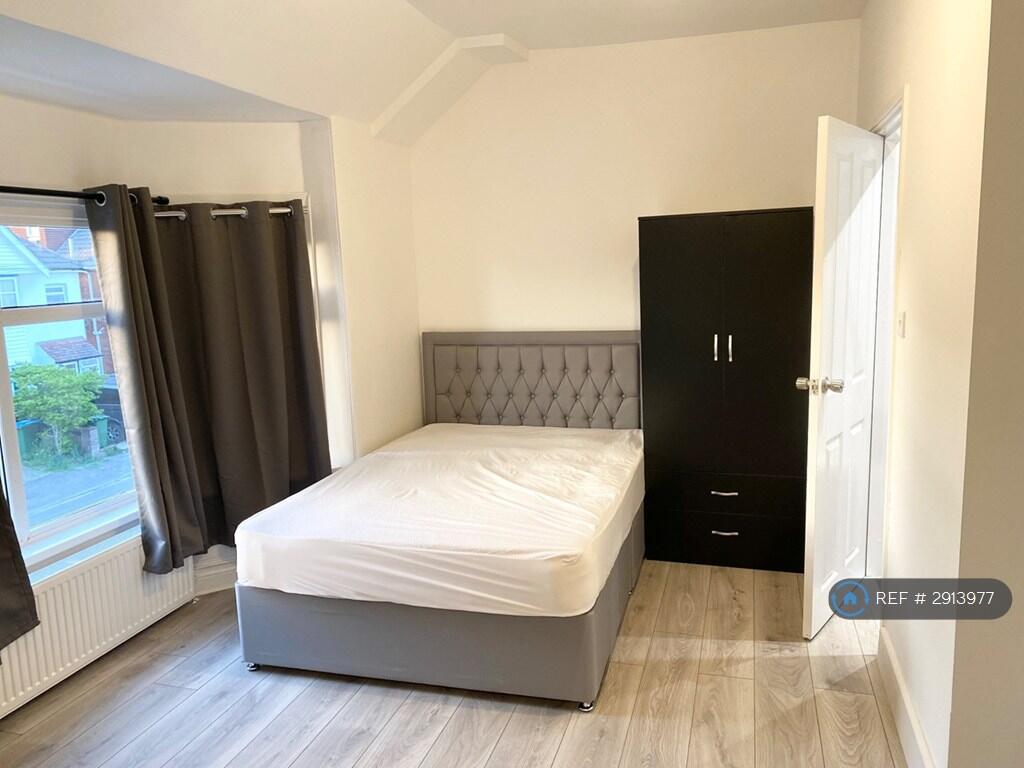 Main image of property: Newlands Avenue, Southampton, SO15